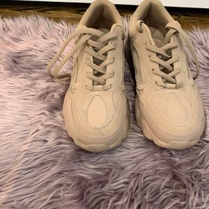 Women’s chunky sneakers